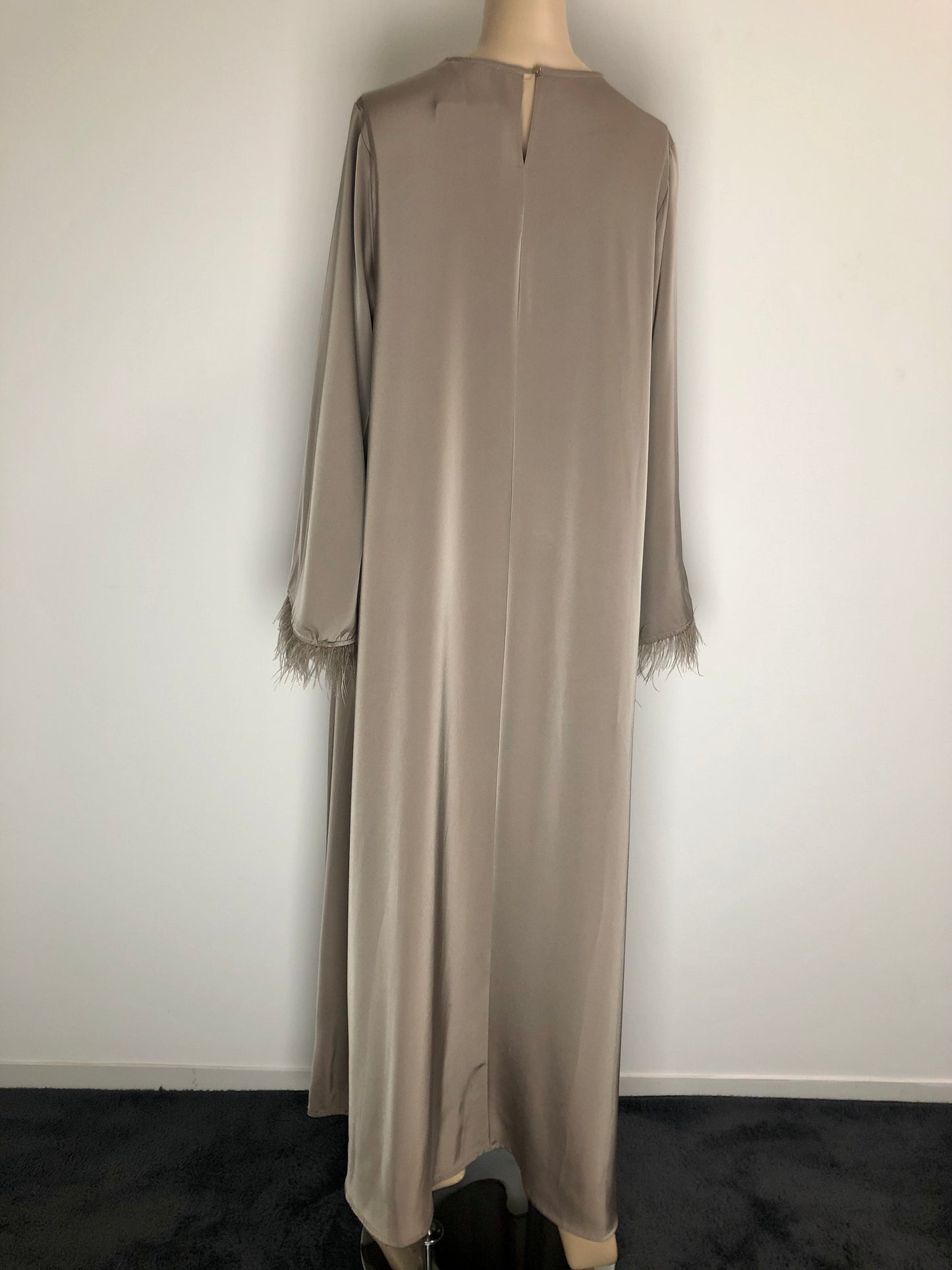 Abaya Satin Plumes