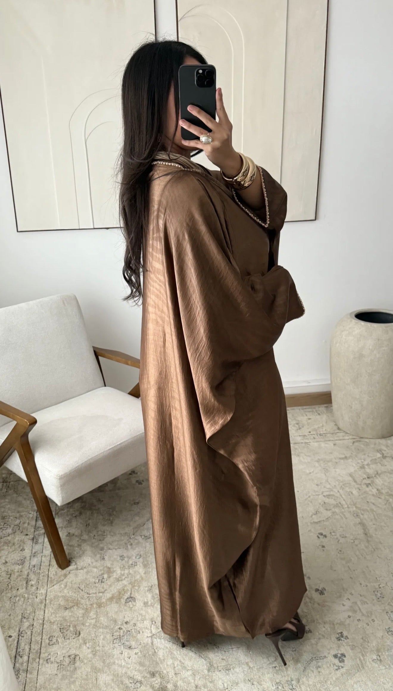 Abaya papillon en satin premium en relief ornée de parles