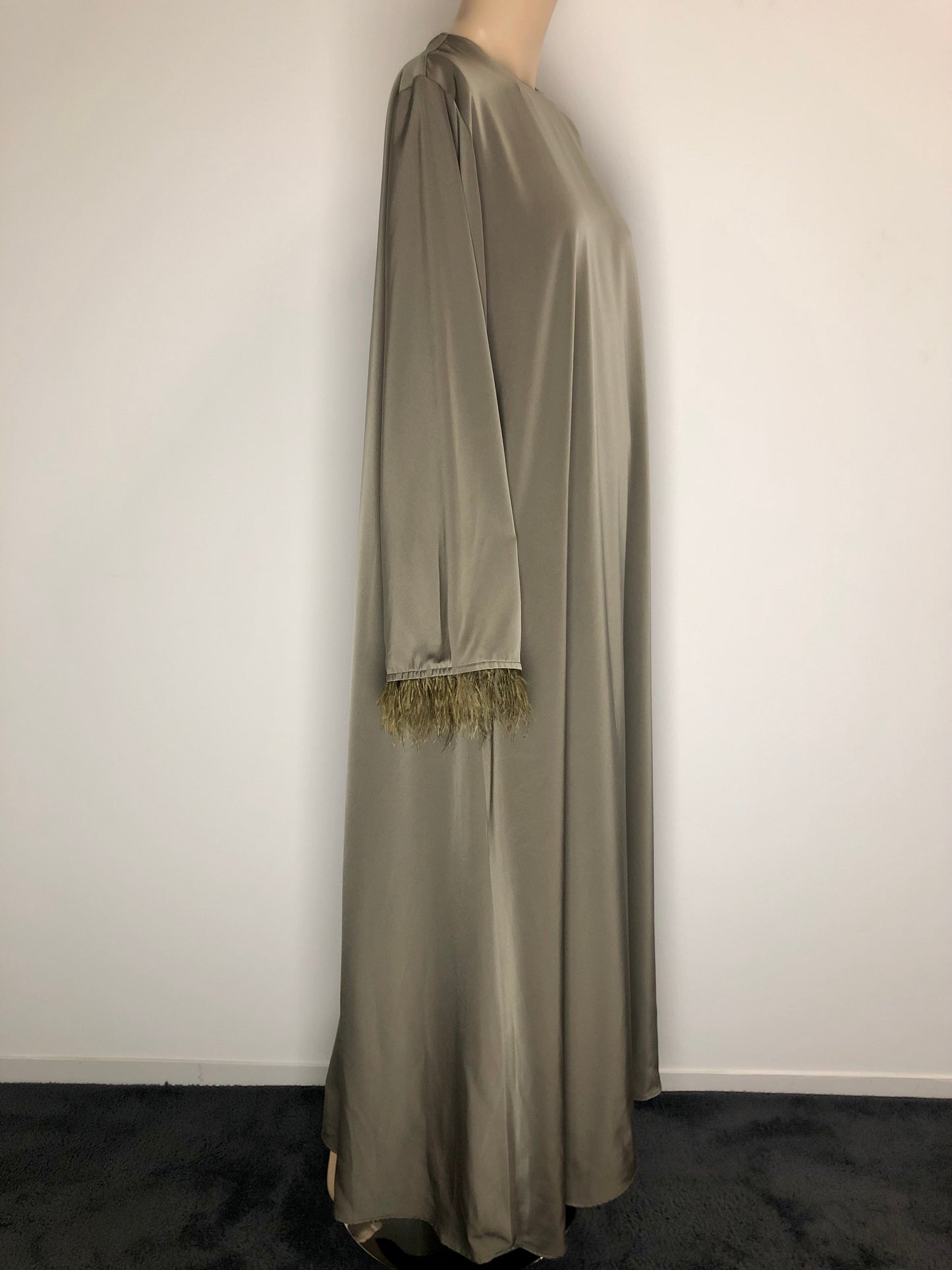 Abaya Satin Plumes