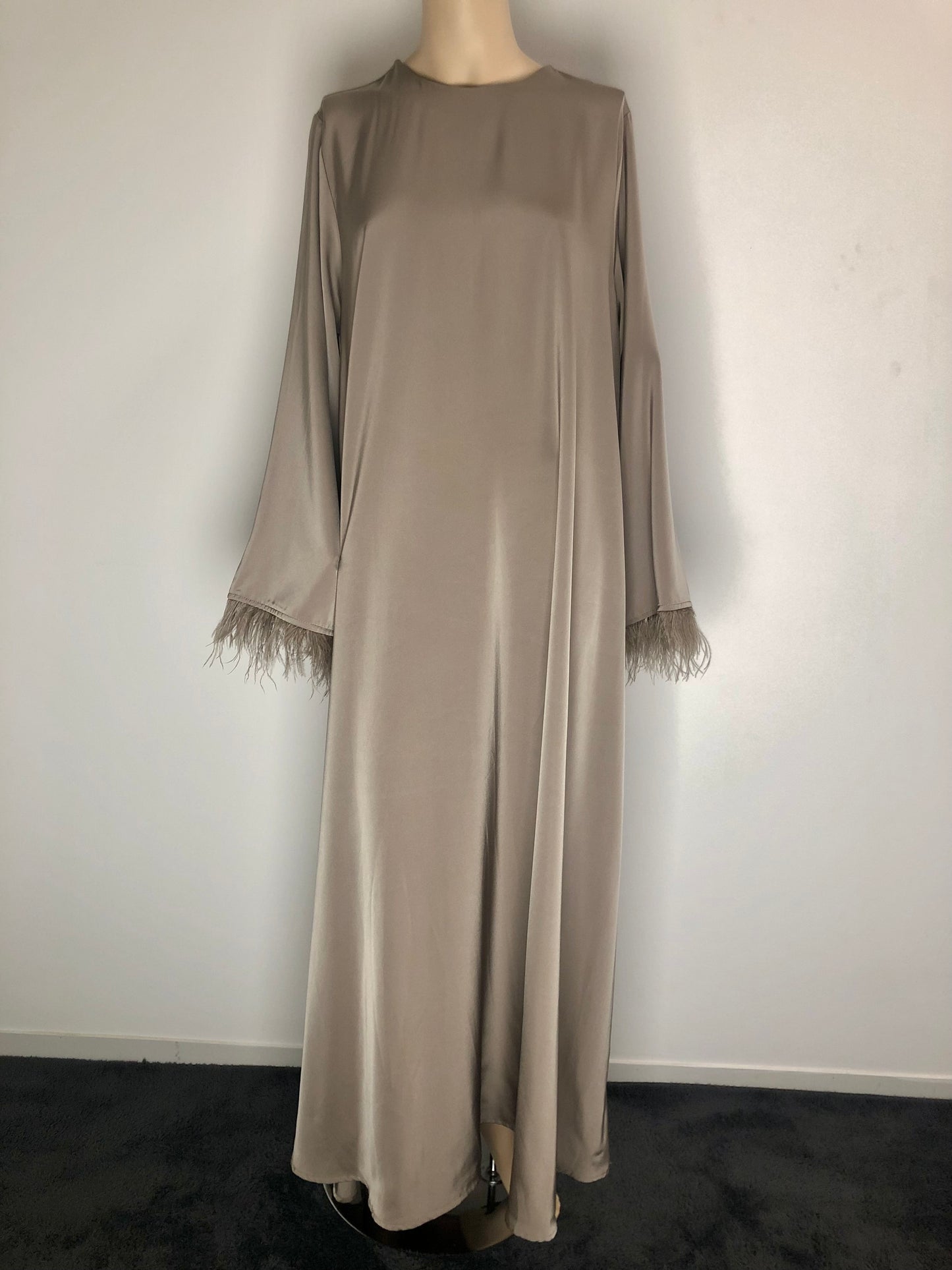 Abaya Satin Plumes