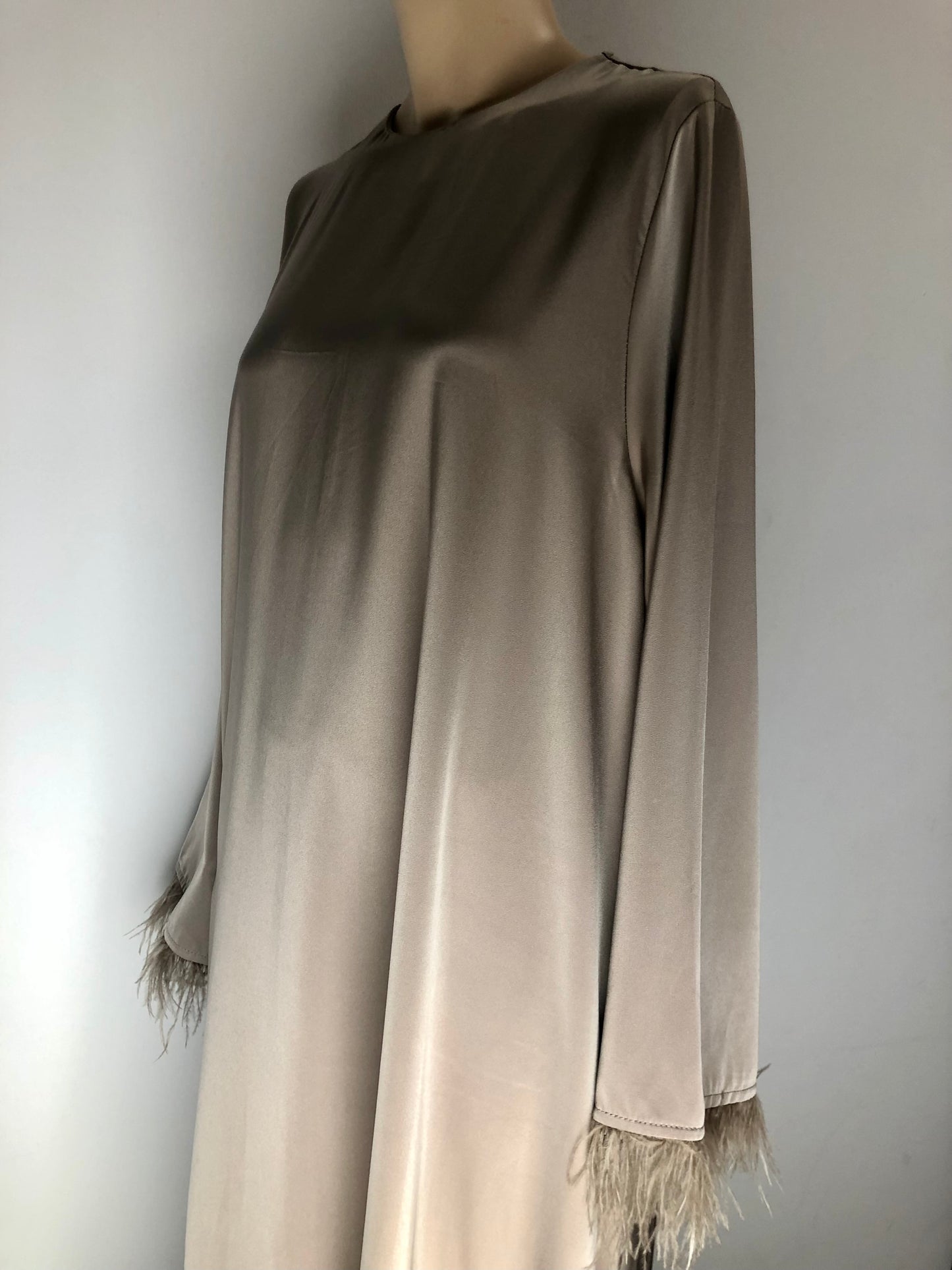 Abaya Satin Plumes